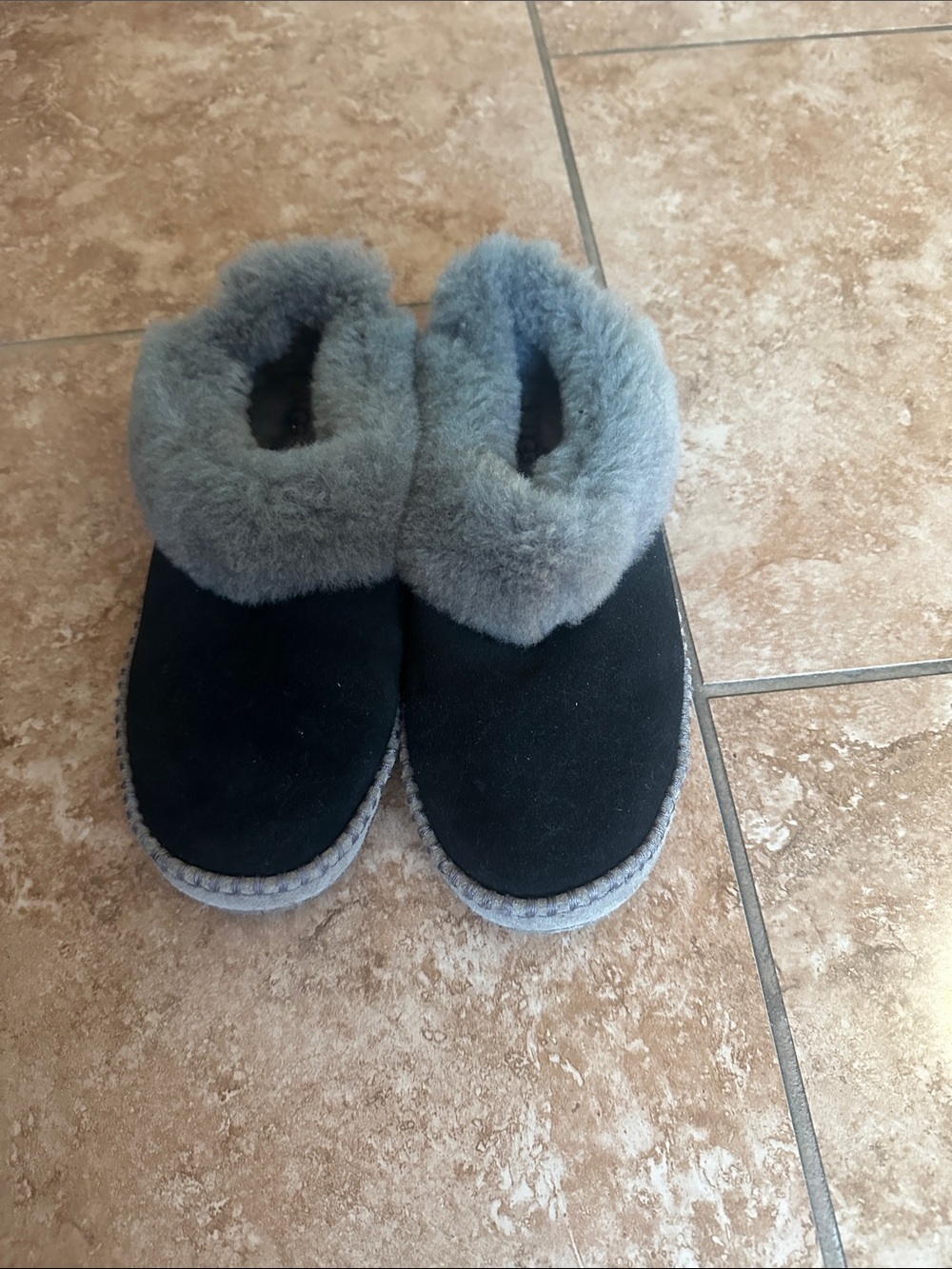 Woman Ugg Black Suede Slip-On Slippers with Gray Faux Fur Collar